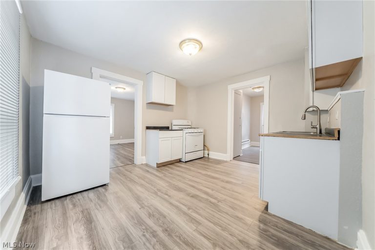 2036 Lark Street, Lakewood, OH - Photo 4