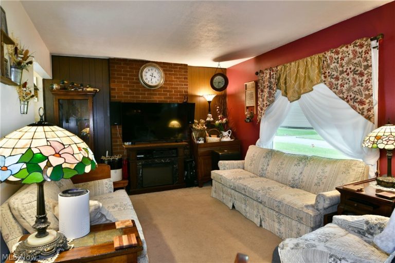 7435 Westview Drive, Youngstown, OH - Photo 8