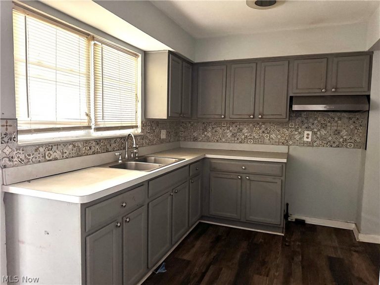 9409 Manor Avenue, Cleveland, OH - Photo 2