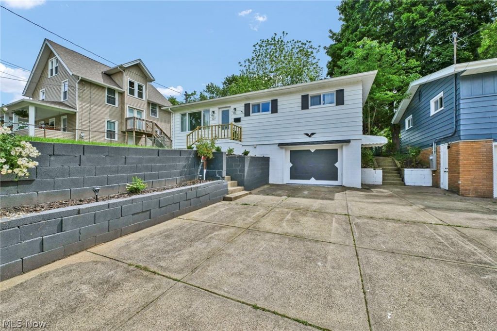 327 Horton Avenue, Akron, OH