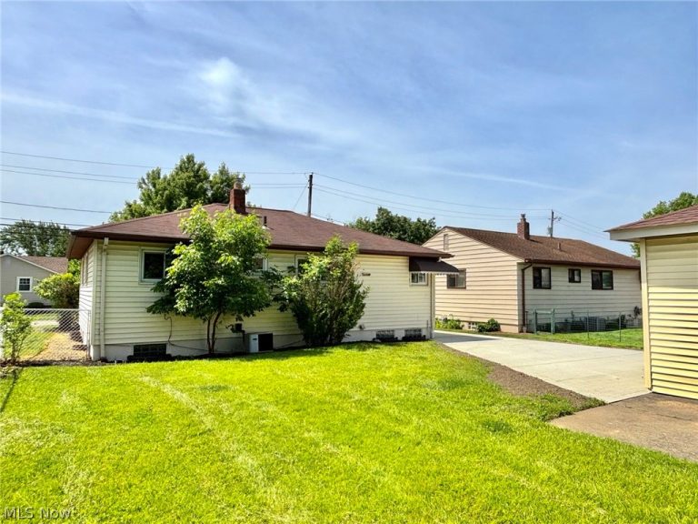 15460 Rademaker Drive, Brook Park, OH - Photo 4