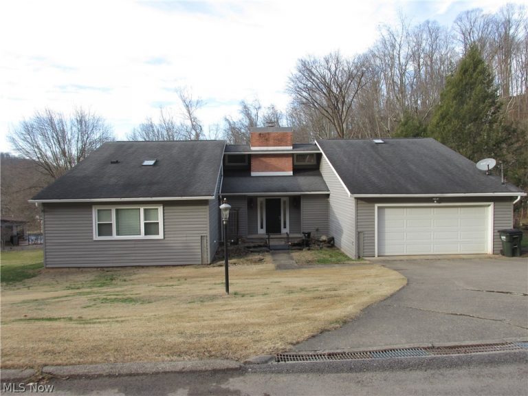 33 Mound Manor, St Marys, WV, 26170