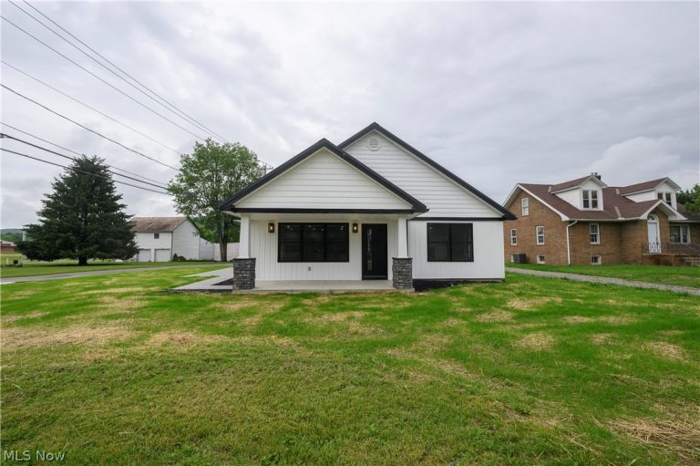1545 Roanoke Avenue, Uhrichsville, OH, 44683