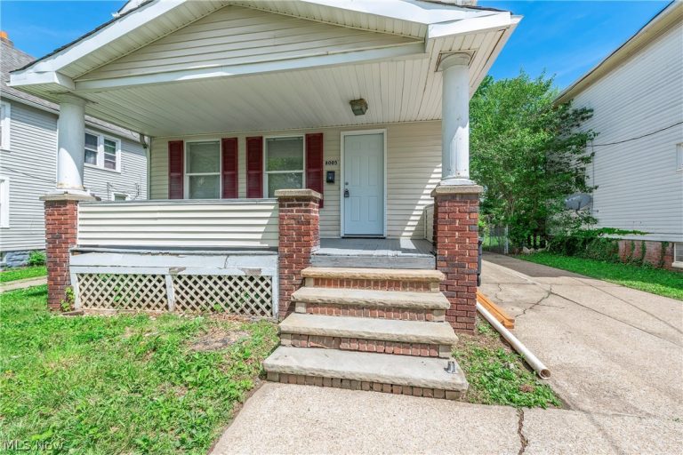 8005 Vineyard Avenue, Cleveland, OH - Photo 2