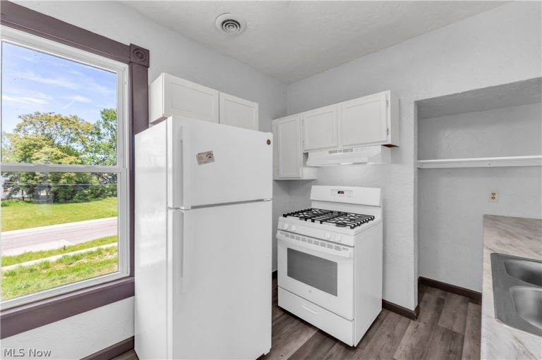812 Lovett Place #UP, Lorain, OH - Photo 5