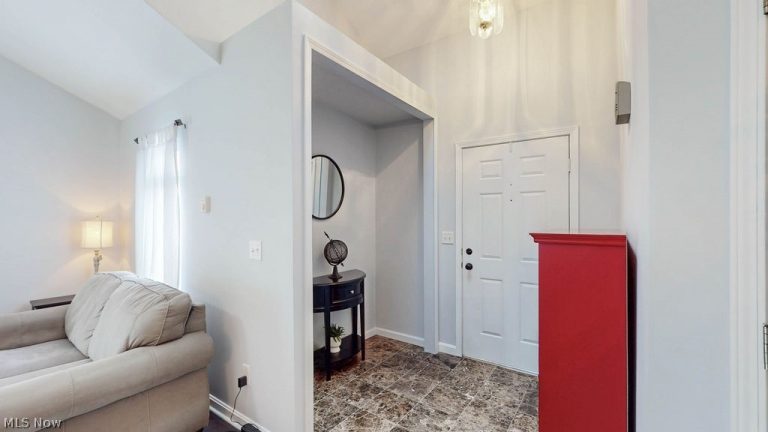 566 Hilltop Terrace, Tallmadge, OH - Photo 4