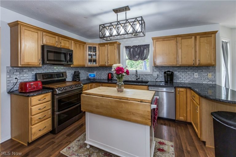 463 Wordsworth Court, Richmond Heights, OH - Photo 2