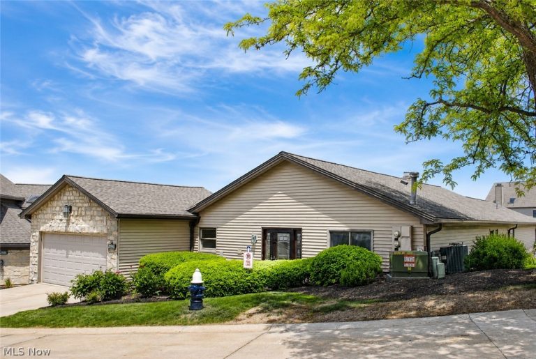 23128 Roberts Run, Bay Village, OH - Photo 3