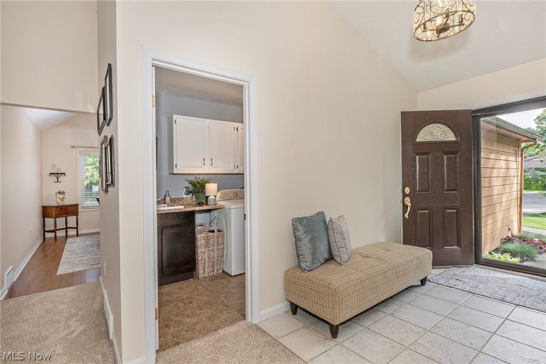 5766 Green Circle, Willoughby, OH - Photo 4