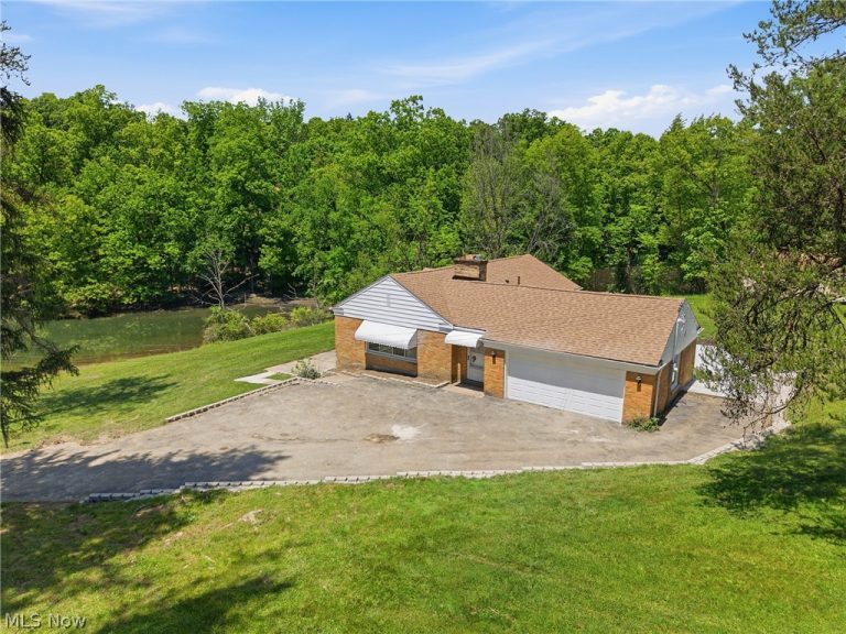 17305 Alexander Road, Walton Hills, OH - Photo 4