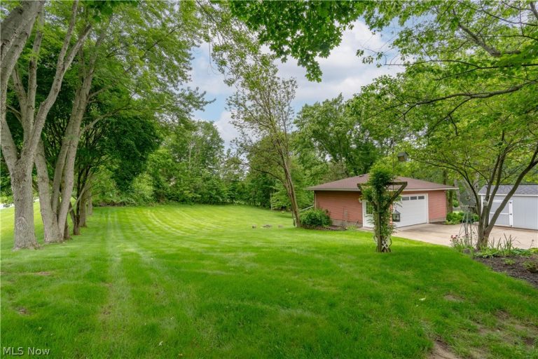 11385 William Penn Avenue, Hartville, OH - Photo 8