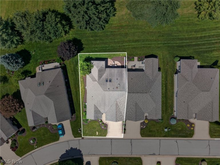 3629 Elmhurst Circle, Uniontown, OH - Photo 5