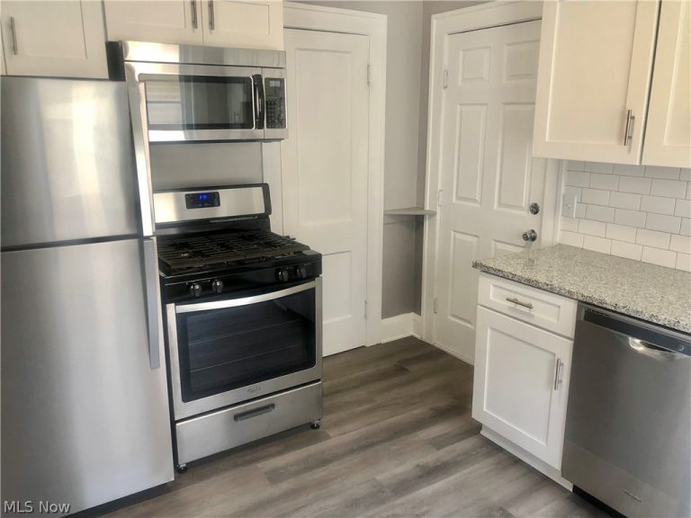 9211 Clifton Boulevard #up, Cleveland, OH - Photo 5