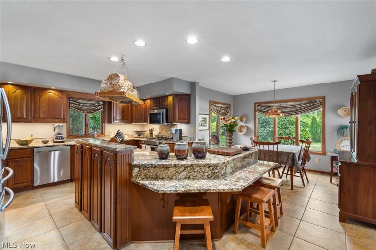 1938 Fairway Drive, Uniontown, OH - Photo 8