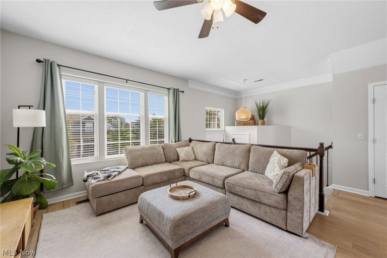 6196 Pointe Drive, Pepper Pike, OH - Photo 4