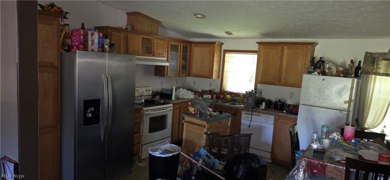 2445 Mahan Denman Road, Cortland, OH - Photo 8