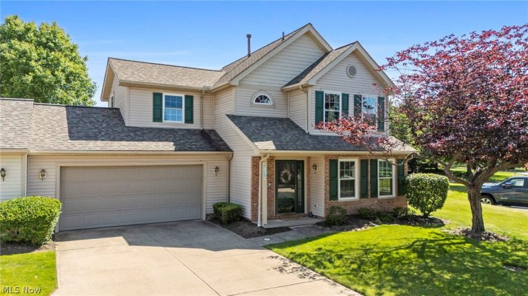 16093 Primrose Circle, Middleburg Heights, OH - Photo 2