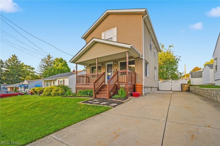 2213 10th Street, Cuyahoga Falls, OH - Photo 2