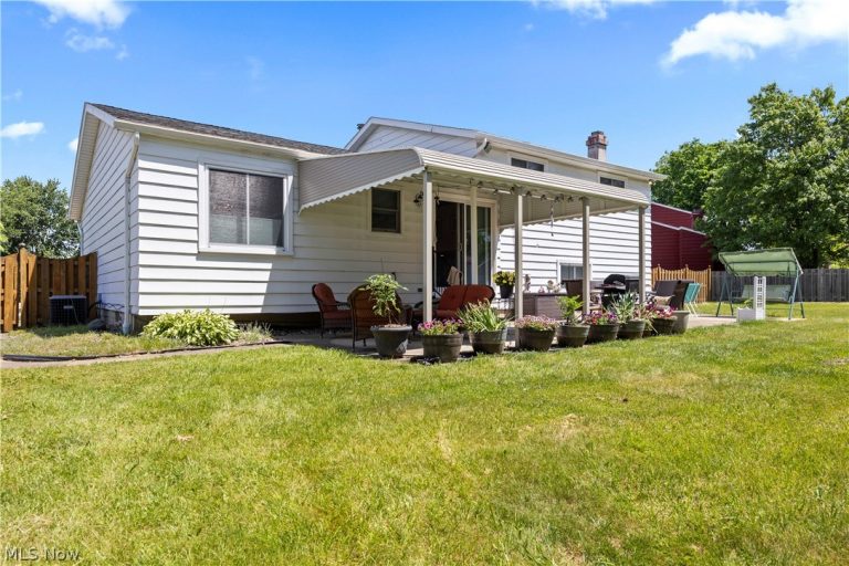 20563 Holly Circle, Strongsville, OH - Photo 6