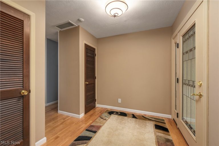 5920 Mills Creek Lane, North Ridgeville, OH - Photo 5