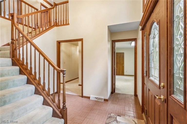 1006 Traci Lane, Copley, OH - Photo 8