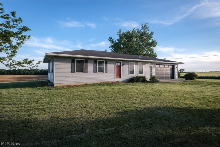 2403 Brokensword Road, Bucyrus, OH - Photo 2