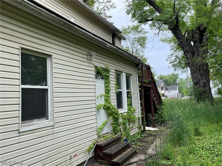 8018 Platt Avenue, Cleveland, OH - Photo 3