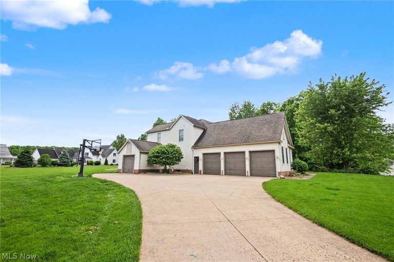1107 Shannon Lane, Salem, OH - Photo 2