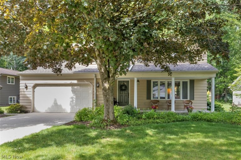5756 Dorothy Drive, North Olmsted, OH - Photo 2