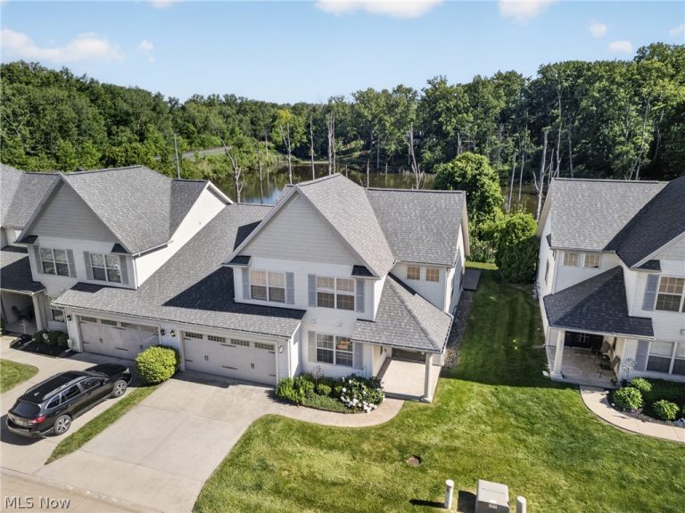 312 Lake Breeze Cove, Eastlake, OH - Photo 2