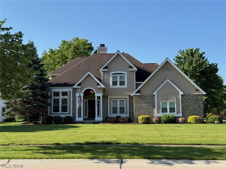 32291 Country Club Drive, Avon Lake, OH - Photo 2