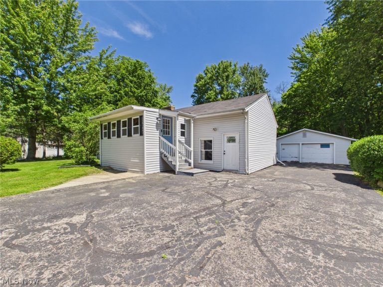 2542 Circle Drive, Painesville, OH - Photo 2