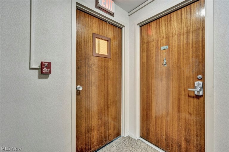 12520 Edgewater Drive #1106, Lakewood, OH - Photo 4