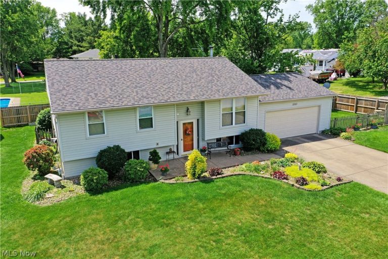 2483 Trentwood Drive, Warren, OH - Photo 2