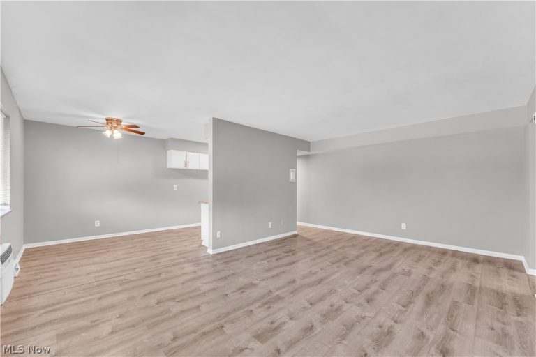 2537 Noble Road #201, Cleveland Heights, OH - Photo 8