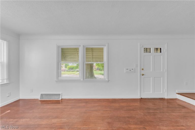 15803 Delrey Avenue, Cleveland, OH - Photo 3