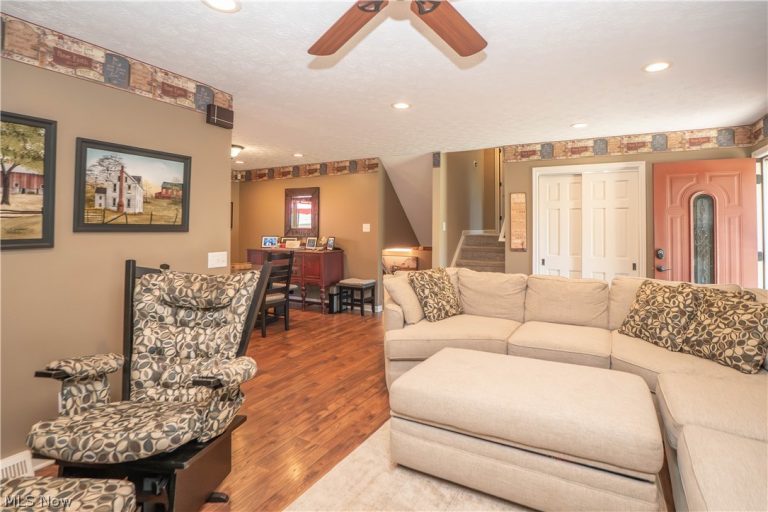 8026 Garnet Avenue, Canton, OH - Photo 8