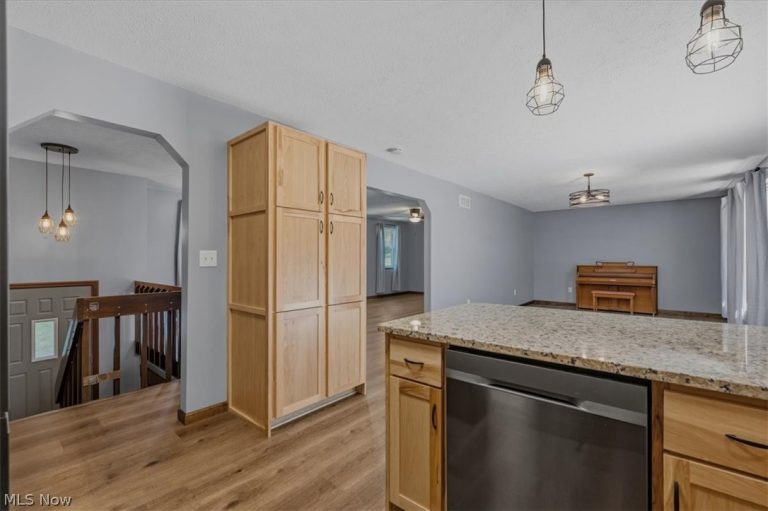 2098 Meadowview Drive, Parkersburg, WV - Photo 8