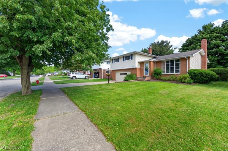 21439 Ellen Drive, Fairview Park, OH - Photo 3
