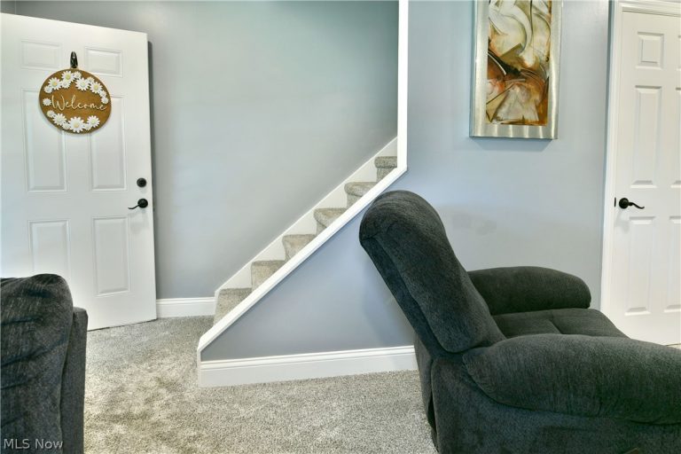 701 Lakeview Drive, Cortland, OH - Photo 8