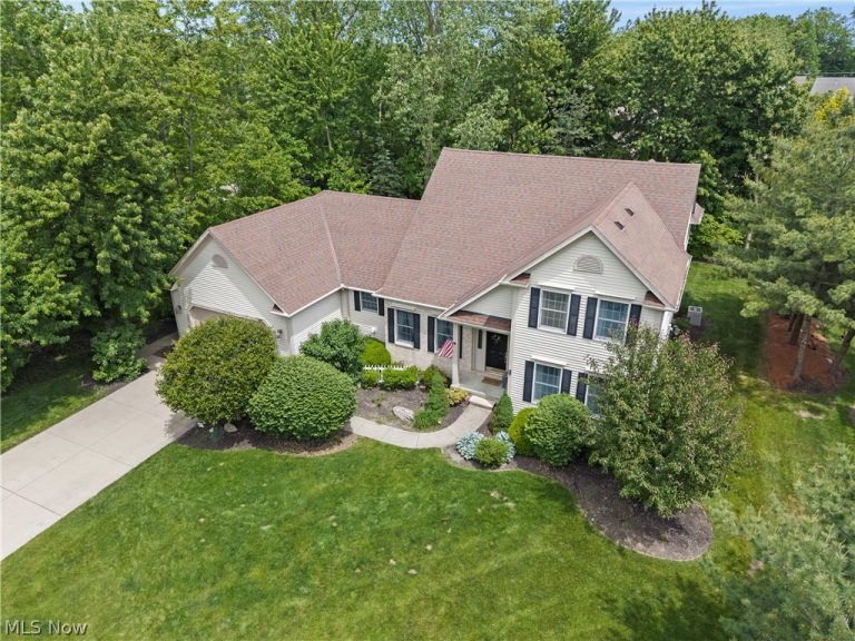 32194 Teasel Court, Avon Lake, OH - Photo 3