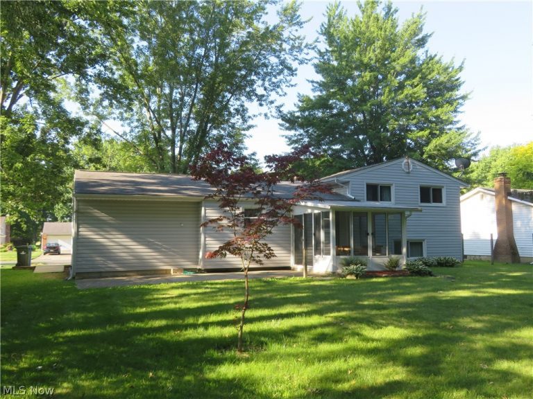 34042 Luanne Drive, North Ridgeville, OH - Photo 2