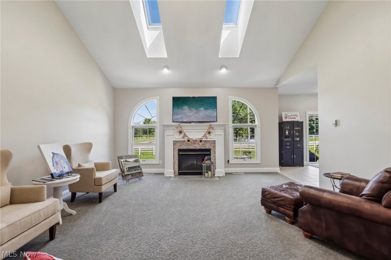 6395 Great Court Circle, Massillon, OH - Photo 8