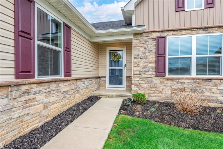 307 Pebble Creek Court, Amherst, OH - Photo 3
