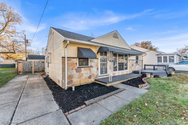 13813 Leroy Avenue, Cleveland, OH - Photo 2