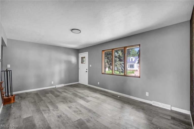 297 Paul Street, Bedford, OH - Photo 6