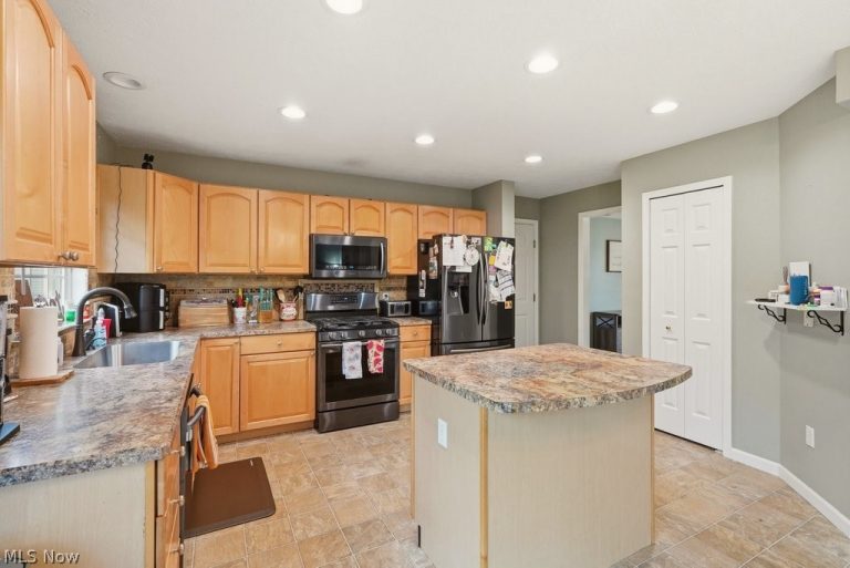 1223 Tinkers Green Drive, Streetsboro, OH - Photo 5