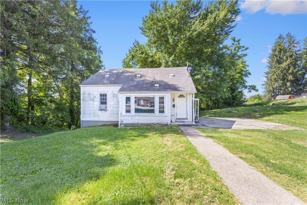 1402 Wheeling Avenue, Cambridge, OH