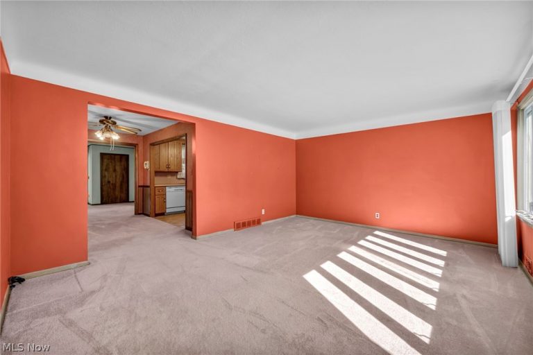 2218 Larchmont Drive, Wickliffe, OH - Photo 5