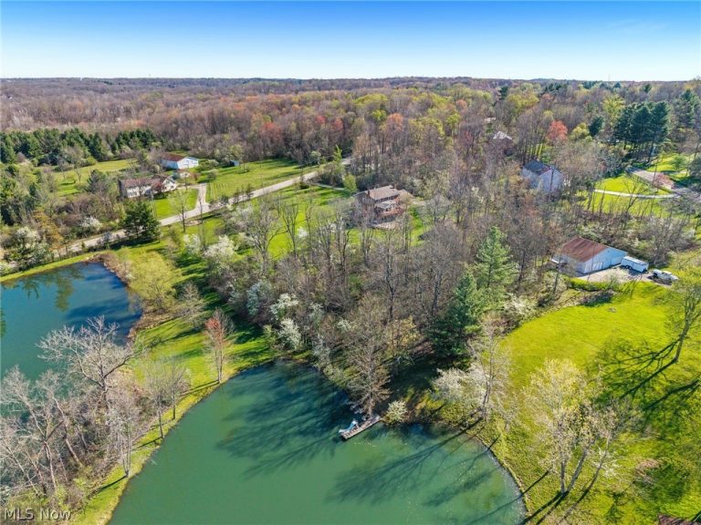 Bainbridge Road, Chagrin Falls, OH - Photo 4